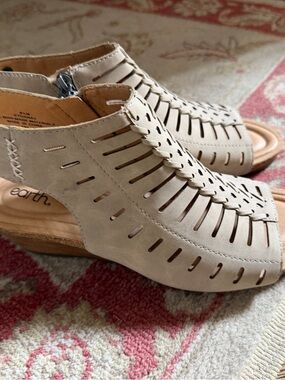 Earth Women's Beige Slingback Sandals